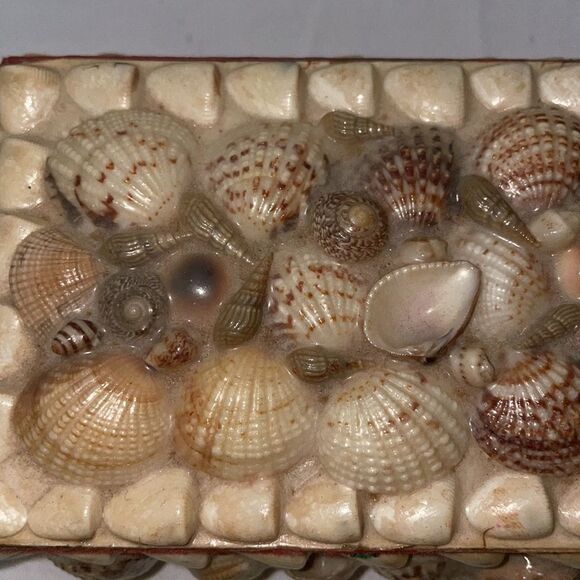 Shell Covered Small Box - Picture 3 of 9
